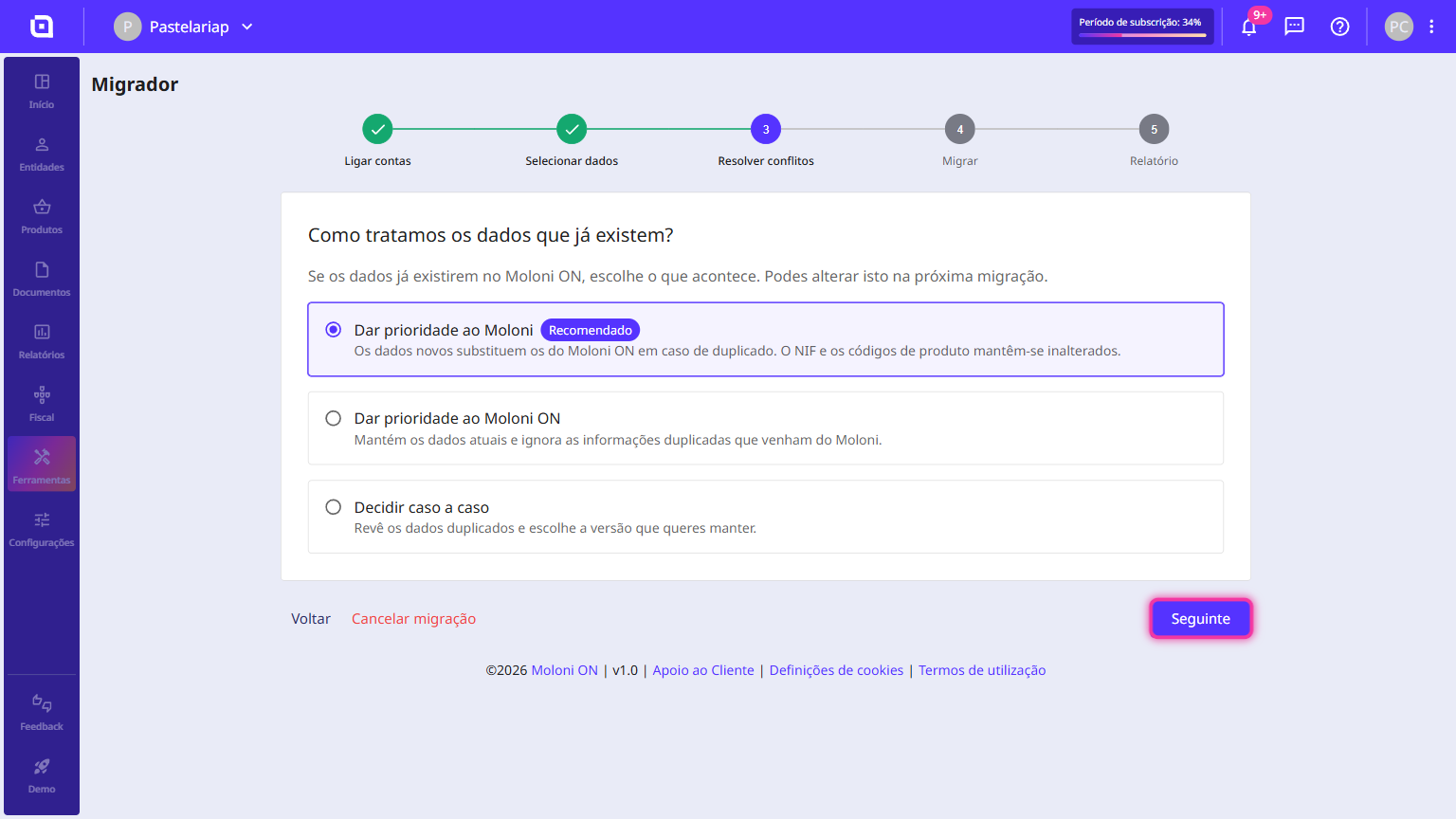 Etapa Resolver conflitos do Migrador com as três opções de prioridade e o botão Seguinte em destaque